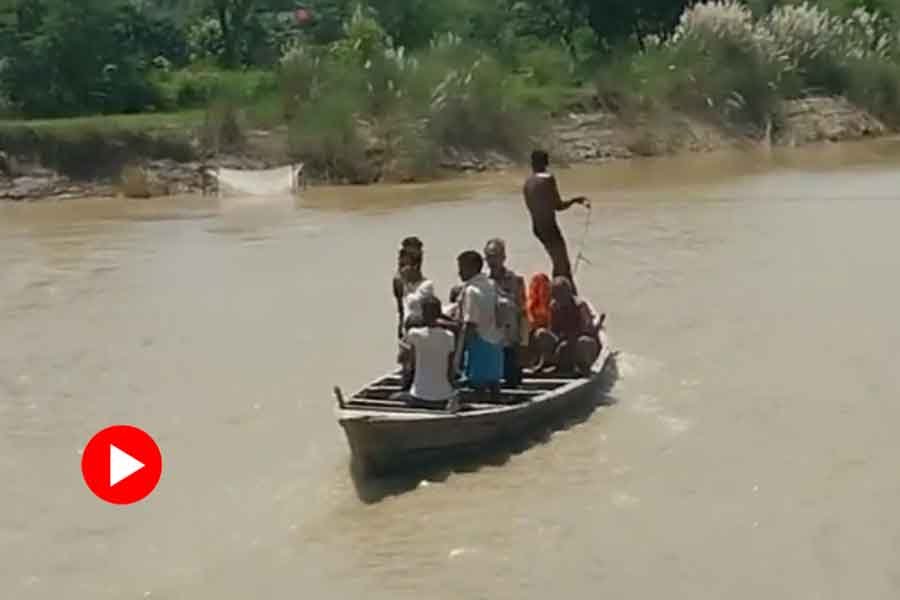 বিহারের মুজফফরপুরে ৩০ স্কুলপড়ুয়াকে নিয়ে ডুবে গেল নৌকা, ২০ জন উদ্ধার, চলছে বাকিদের খোঁজ